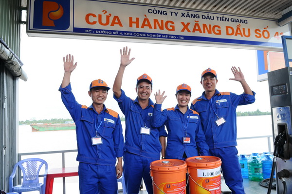 Nhất thể hóa đồng phục văn phòng - Petrolimex - Tập đoàn Xăng dầu Việt Nam