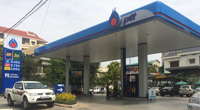 Cửa hàng xăng dầu PTT tại Phnom Penh